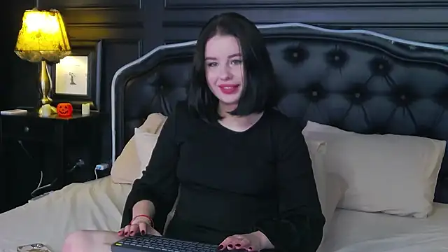 AliceLune online show from 11.01.25