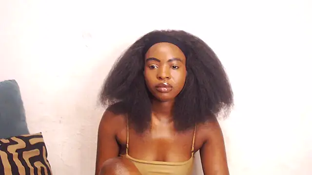 Snapshot of TallEbonyBabe chatting on 02.10.26 TallEbonyBabe online show from 02.10.26