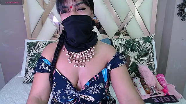 Iniya Parul online show from 11.08.25