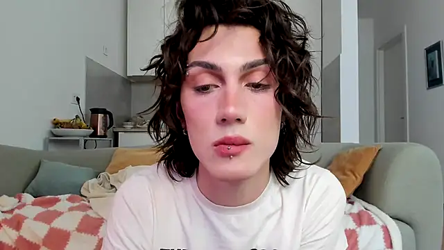 kira yoshika9e online show from 04.19.26