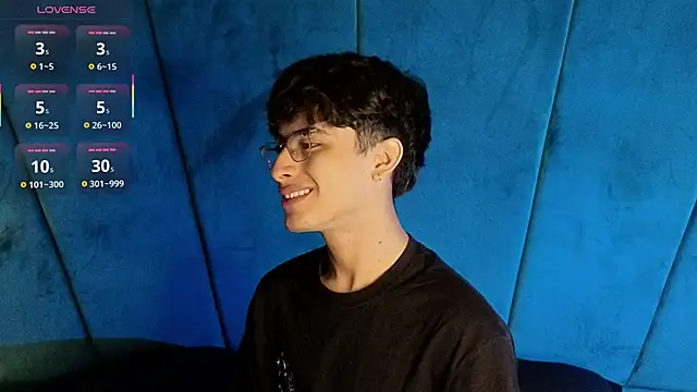 Aaron Eze online show from 10.24.25