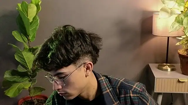 Aaron Eze online show from 11.17.25