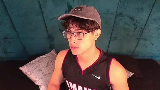 Aaron Eze online show from 05.05.26