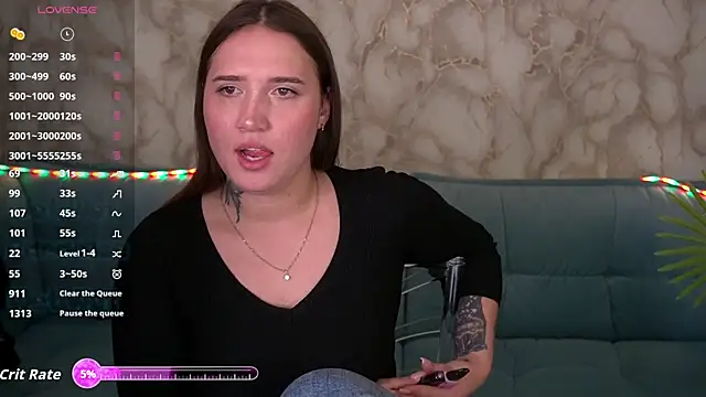 Snapshot of AmiraChase chatting on 10.16.25 AmiraChase online show from 10.16.25