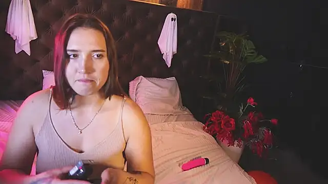 Snapshot of AmiraChase chatting on 10.27.25 AmiraChase online show from 10.27.25