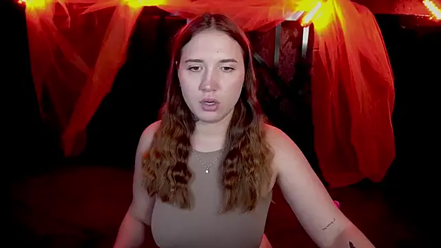 Snapshot of AmiraChase chatting on 11.07.25 AmiraChase online show from 11.07.25