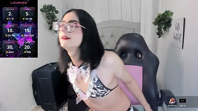 Snapshot of Noah_Cherry chatting on 12.13.25 Noah Cherry online show from 12.13.25