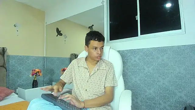 Snapshot of Xavier_Fox___ chatting on 10.24.25 Xavier Fox online show from 10.24.25