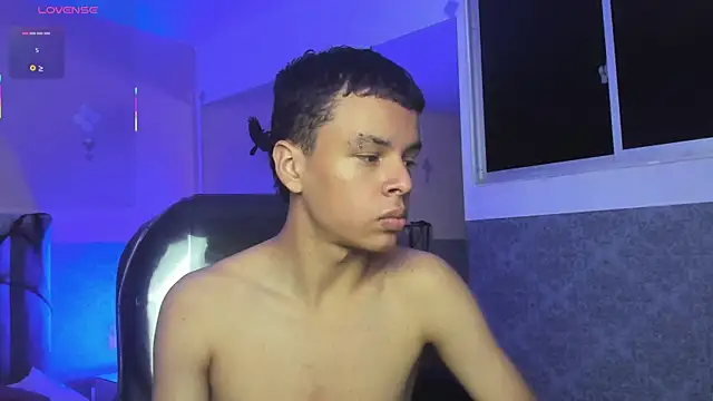 Snapshot of Xavier_Fox___ chatting on 11.04.25 Xavier Fox online show from 11.04.25