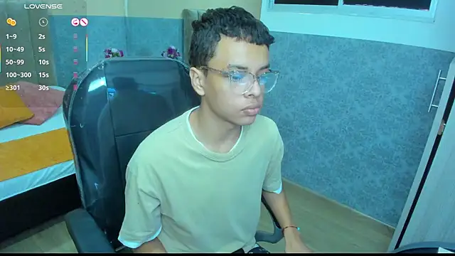 Snapshot of Xavier_Fox___ chatting on 11.05.25 Xavier Fox online show from 11.05.25