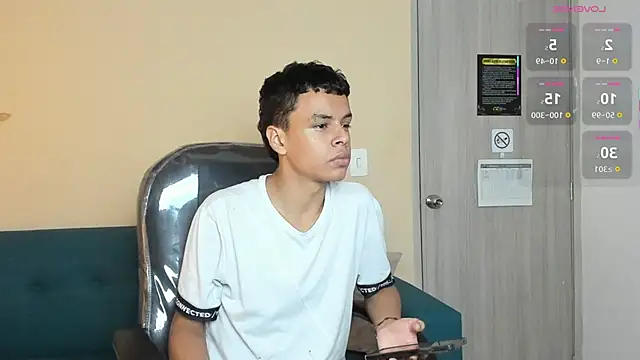 Snapshot of Xavier_Fox___ chatting on 11.07.25 Xavier Fox online show from 11.07.25