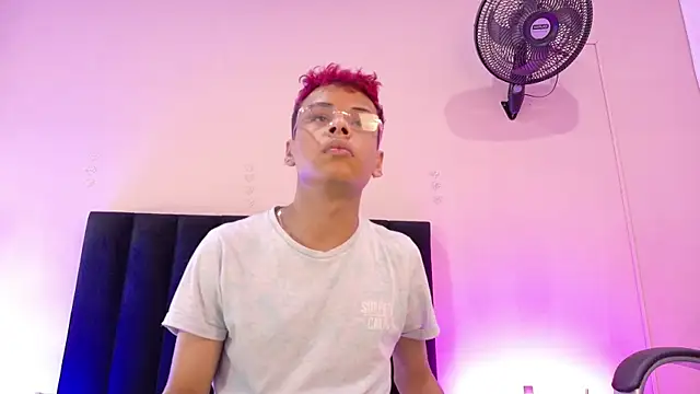 Snapshot of Xavier_Fox___ chatting on 01.14.26 Xavier Fox online show from 01.14.26