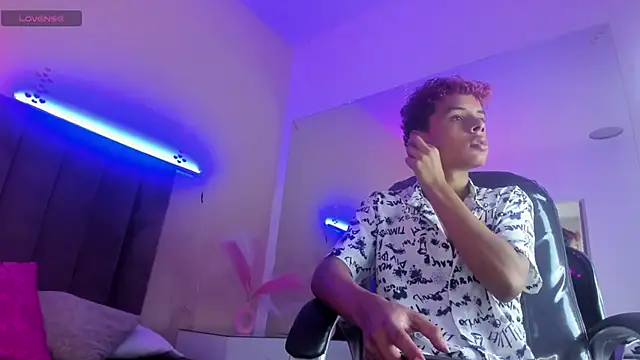 Snapshot of Xavier_Fox___ chatting on 02.15.26 Xavier Fox online show from 02.15.26