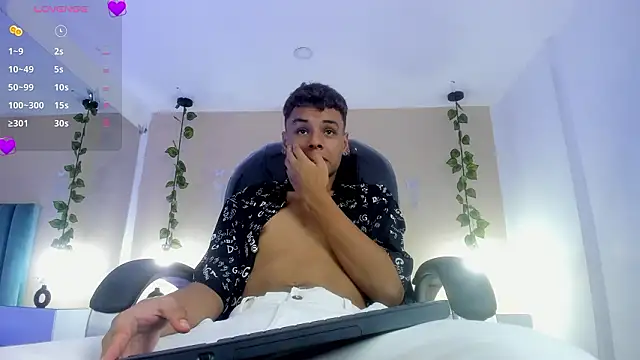 Snapshot of Xavier_Fox___ chatting on 02.20.26 Xavier Fox online show from 02.20.26