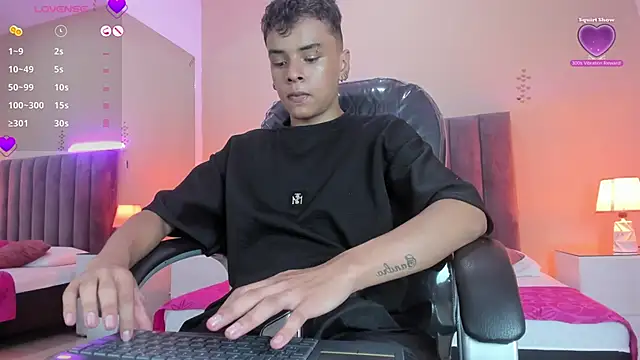 Snapshot of Xavier_Fox___ chatting on 02.21.26 Xavier Fox online show from 02.21.26