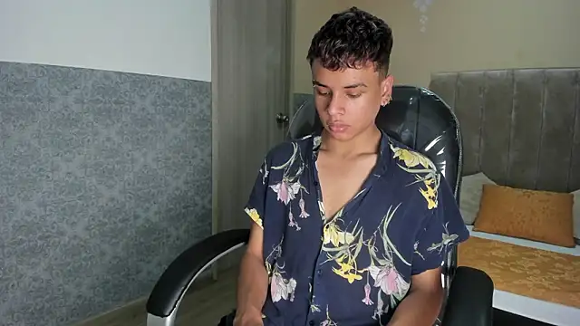 Snapshot of Xavier_Fox___ chatting on 02.25.26 Xavier Fox online show from 02.25.26