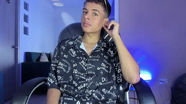 Snapshot of Xavier_Fox___ chatting on 02.27.26 Xavier Fox online show from 02.27.26