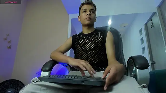 Snapshot of Xavier_Fox___ chatting on 03.12.26 Xavier Fox online show from 03.12.26