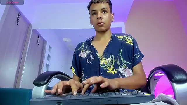 Snapshot of Xavier_Fox___ chatting on 03.13.26 Xavier Fox online show from 03.13.26