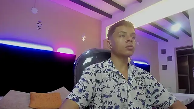 Snapshot of Xavier_Fox___ chatting on 03.18.26 Xavier Fox online show from 03.18.26