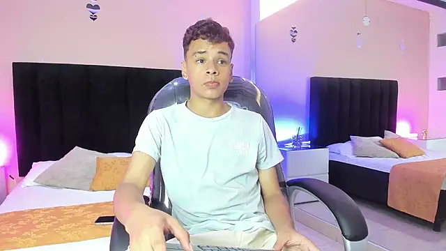 Snapshot of Xavier_Fox___ chatting on 03.25.26 Xavier Fox online show from 03.25.26