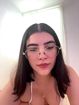 Snapshot of Julietalcl chatting on 10.25.25 Julietalcl online show from 10.25.25