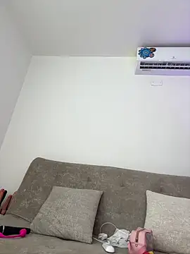 Snapshot of Julietalcl chatting on 10.31.25 Julietalcl online show from 10.31.25