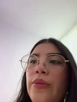 Snapshot of Julietalcl chatting on 11.05.25 Julietalcl online show from 11.05.25