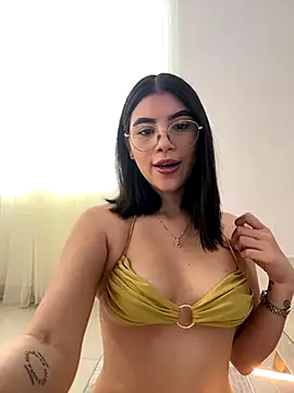 Snapshot of Julietalcl chatting on 12.02.25 Julietalcl online show from 12.02.25