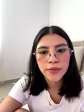 Snapshot of Julietalcl chatting on 01.14.26 Julietalcl online show from 01.14.26