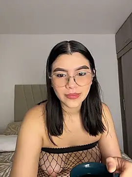 Snapshot of Julietalcl chatting on 04.21.26 Julietalcl online show from 04.21.26