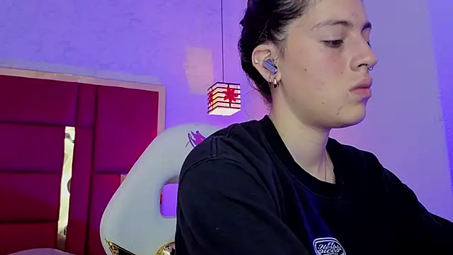 Snapshot of moon_winy chatting on 03.20.26 moon winy online show from 03.20.26