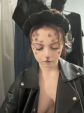 Snapshot of AnmiXHot chatting on 10.21.25 AnmiXHot online show from 10.21.25