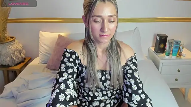 karlyy  online show from 10.27.25