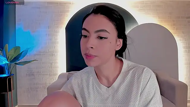 Snapshot of ChristineFord_ chatting on 10.30.25 ChristineFord online show from 10.30.25