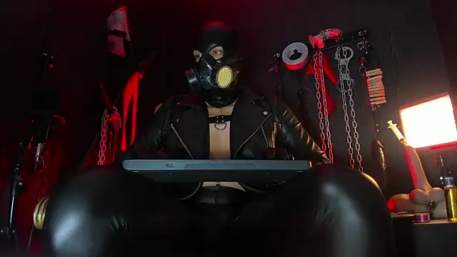 Snapshot of Master_Connor_BDSM chatting on 05.18.26 Master Connor BDSM online show from 05.18.26