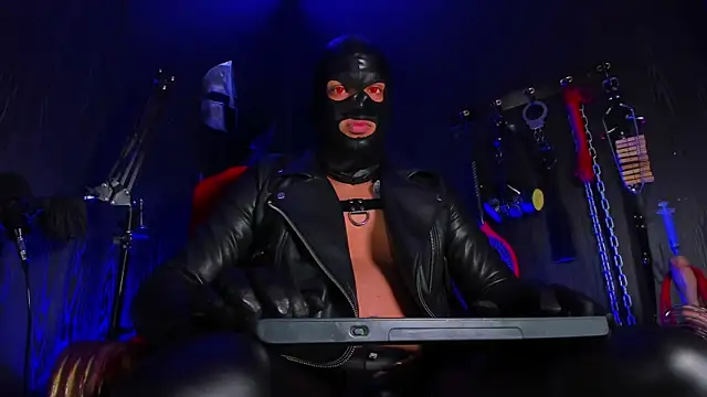 Snapshot of Master_Connor_BDSM chatting on 07.25.26 Master Connor BDSM online show from 07.25.26