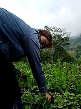 Snapshot of omai-ngot chatting on 10.26.25 omai-ngot online show from 10.26.25