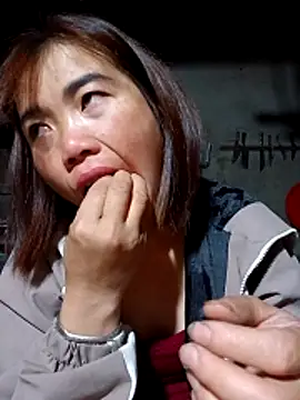 Snapshot of omai-ngot chatting on 11.28.25 omai-ngot online show from 11.28.25