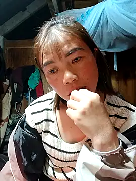 Snapshot of omai-ngot chatting on 11.29.25 omai-ngot online show from 11.29.25