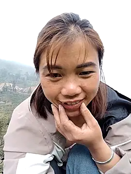 Snapshot of omai-ngot chatting on 12.18.25 omai-ngot online show from 12.18.25