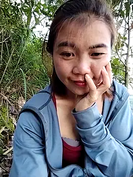 Snapshot of omai-ngot chatting on 12.20.25 omai-ngot online show from 12.20.25