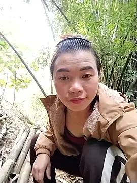 Snapshot of omai-ngot chatting on 12.21.25 omai-ngot online show from 12.21.25