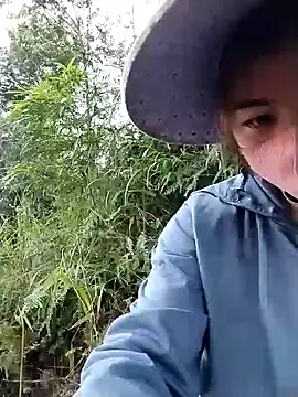 Snapshot of omai-ngot chatting on 01.12.26 omai-ngot online show from 01.12.26