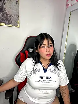 Snapshot of _Bella_7 chatting on 10.16.25 Bella 7 online show from 10.16.25