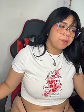 Snapshot of _Bella_7 chatting on 10.27.25 Bella 7 online show from 10.27.25