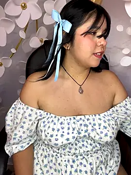 Snapshot of _Bella_7 chatting on 10.28.25 Bella 7 online show from 10.28.25