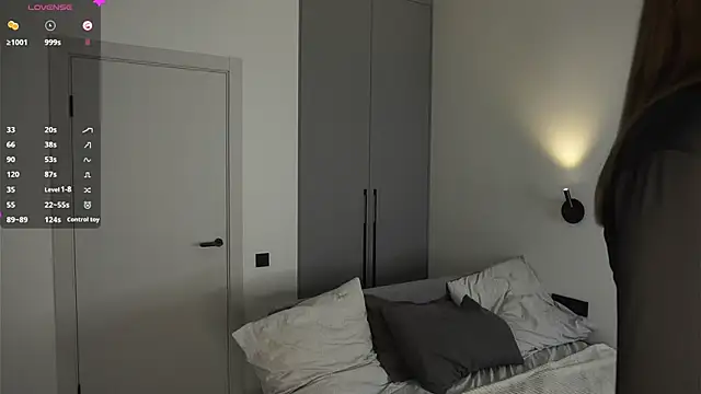 BrynnHolverson online show from 11.26.25