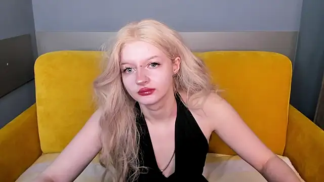 AlessaKiss online show from 10.31.25