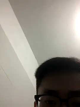 Snapshot of liamhn2k4 chatting on 10.16.25 liamhn2k4 online show from 10.16.25